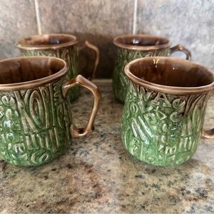 Vintage Duncan Ceramics 1975
"Kaffee, Kawa, Coffee, Cafe" Relief Coffee Mugs